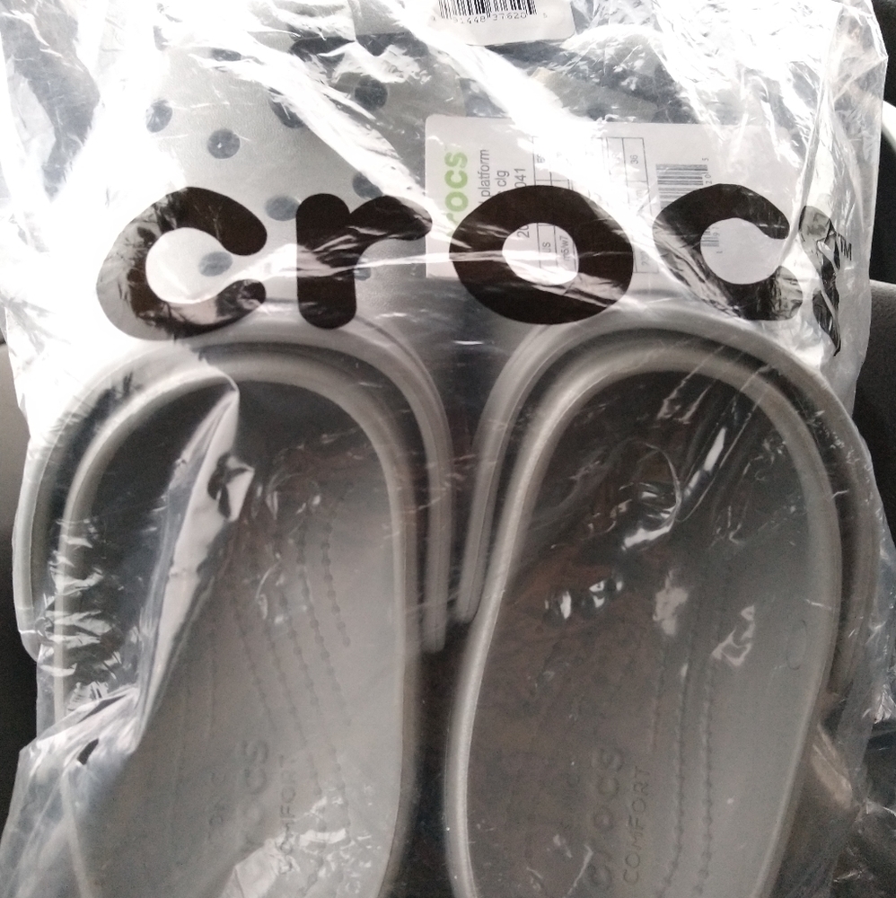BRAND NEW CROCBAND PLATFORM METALLIC CLOGS